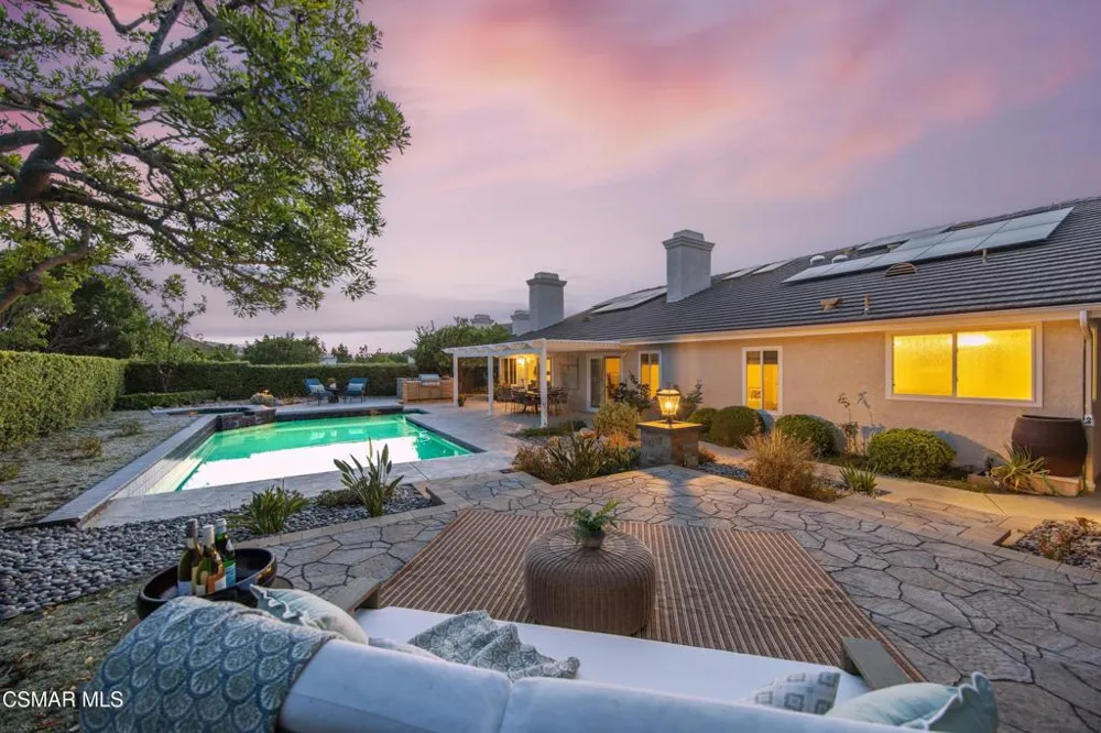 5500 Liverpool Court Oak Park, CA 91377