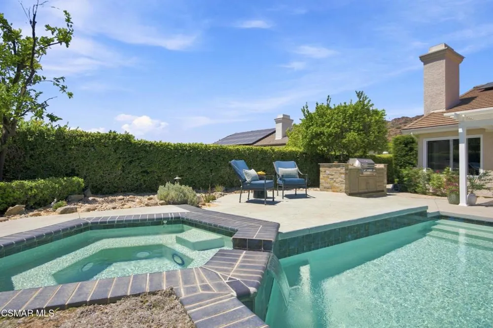 5500 Liverpool Court Oak Park, CA 91377