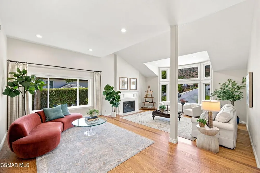 5500 Liverpool Court Oak Park, CA 91377