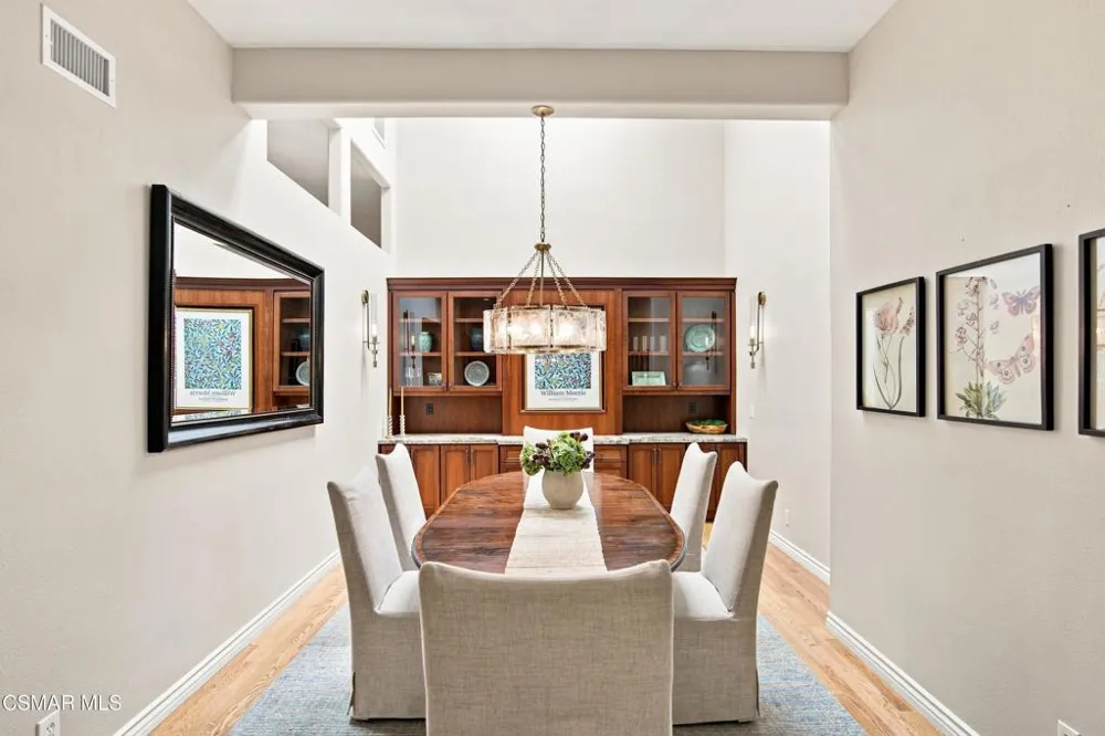 5500 Liverpool Court Oak Park, CA 91377