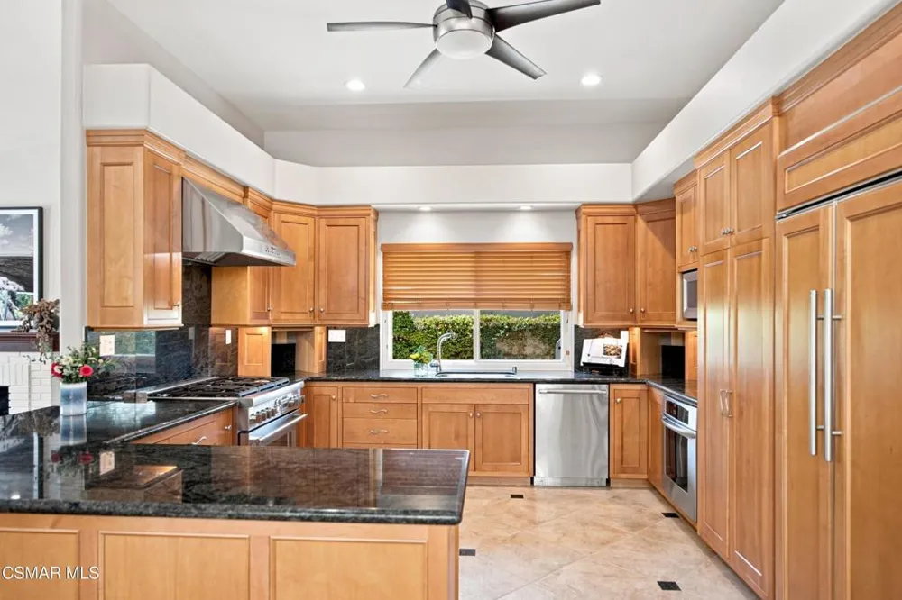 5500 Liverpool Court Oak Park, CA 91377