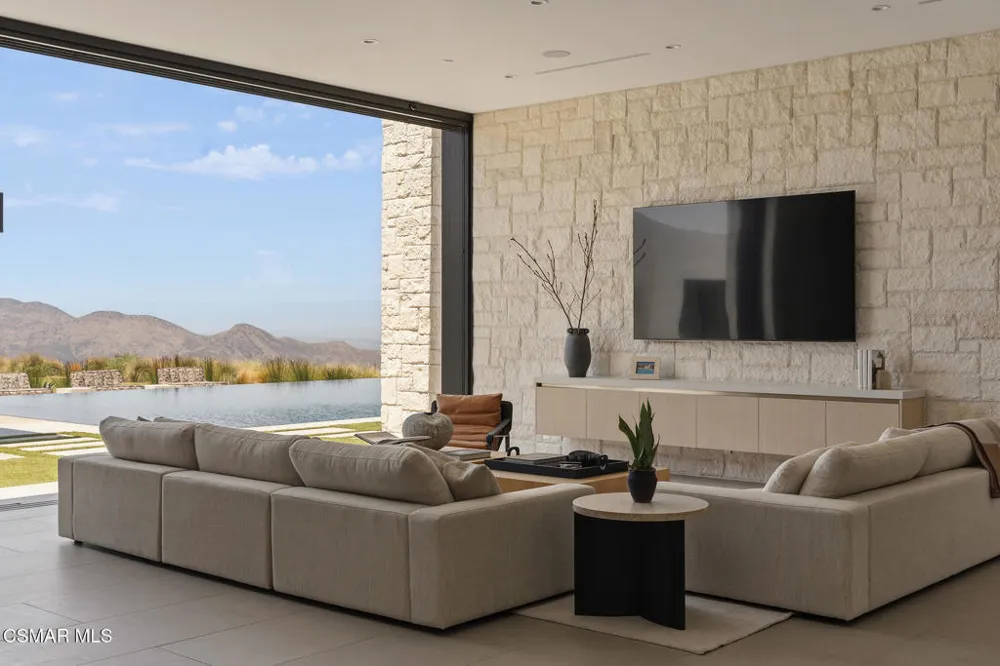 2551 White Stallion Road Thousand Oaks, CA 91361