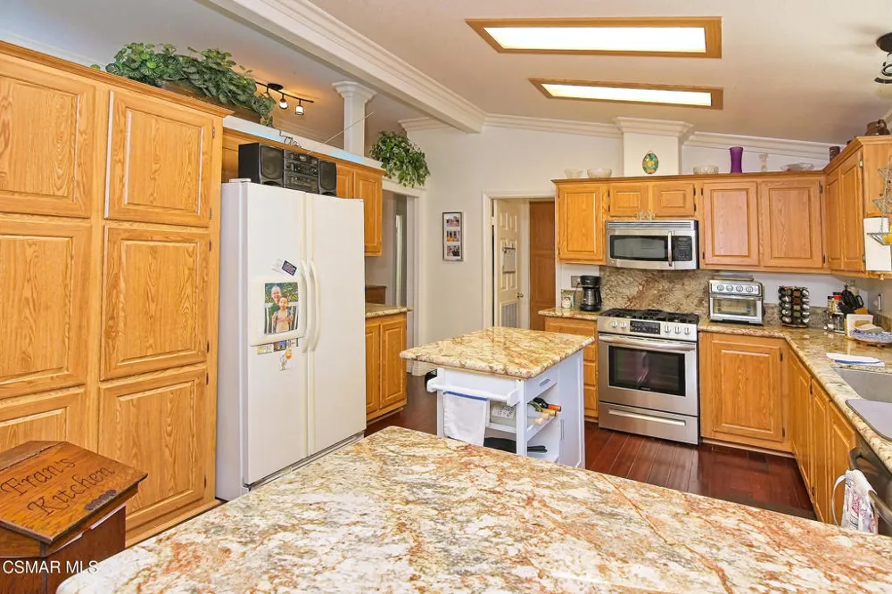 193 Little John Lane Westlake Village, CA 91361