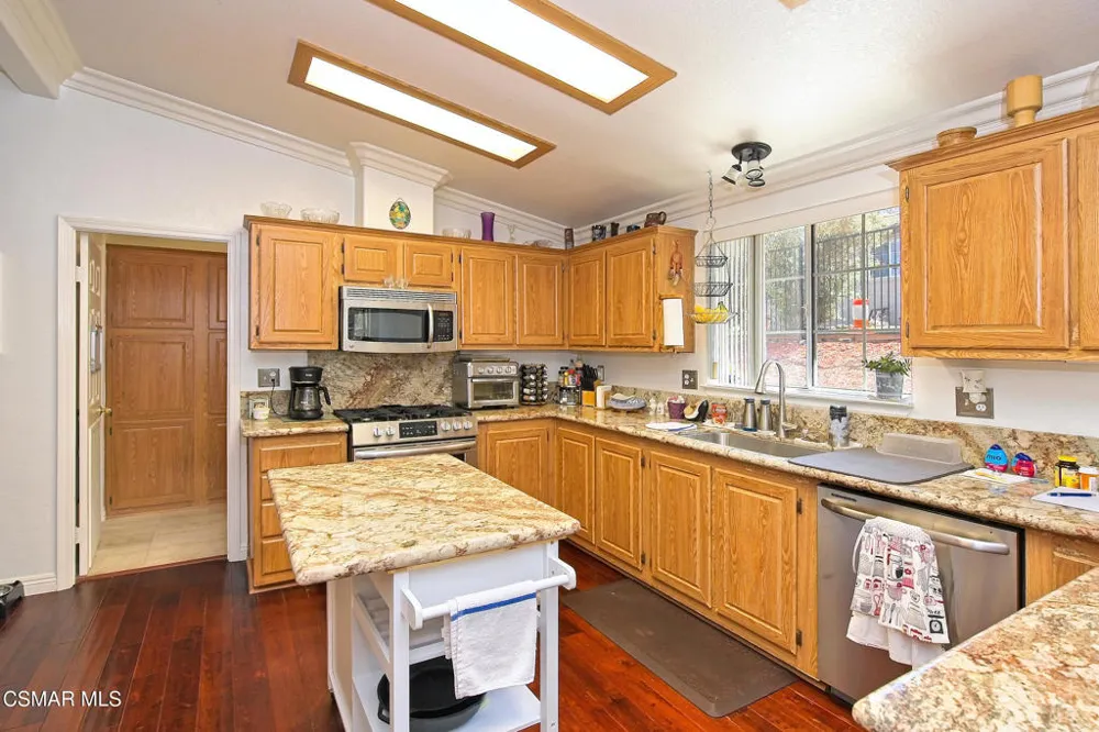 193 Little John Lane Westlake Village, CA 91361
