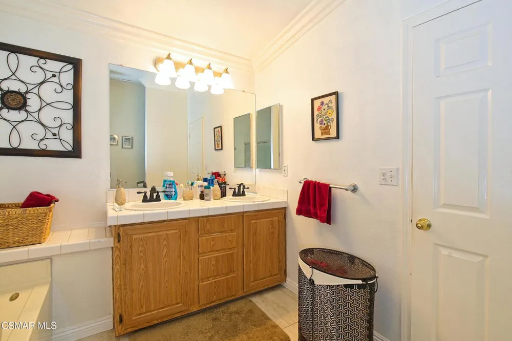 193 Little John Lane Westlake Village, CA 91361