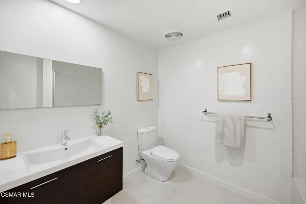 5016 Bakman Avenue #104 North Hollywood, CA 91601
