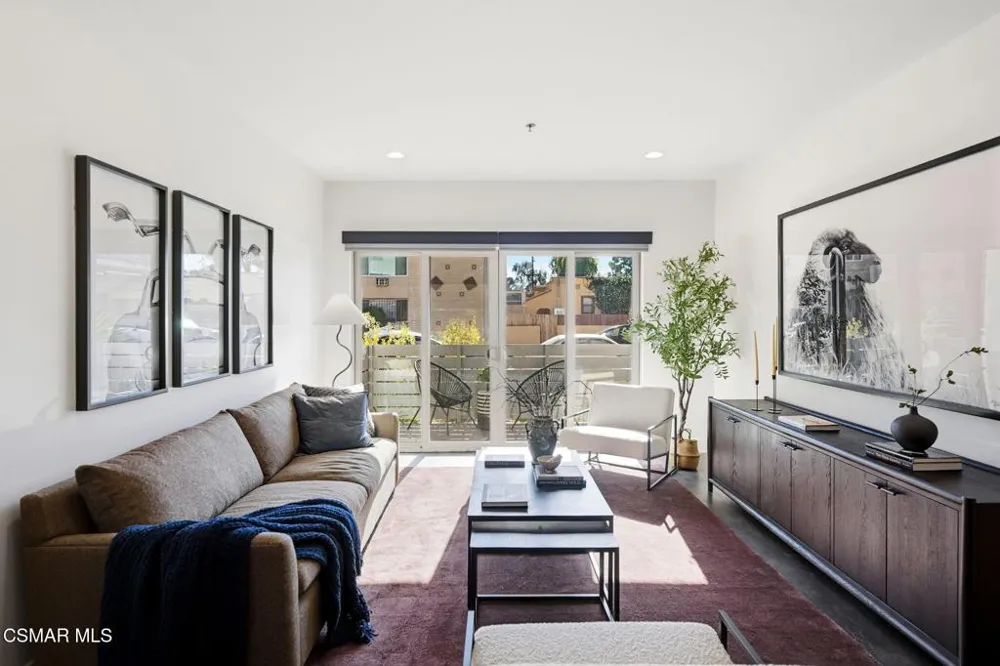 5016 Bakman Avenue #104 North Hollywood, CA 91601