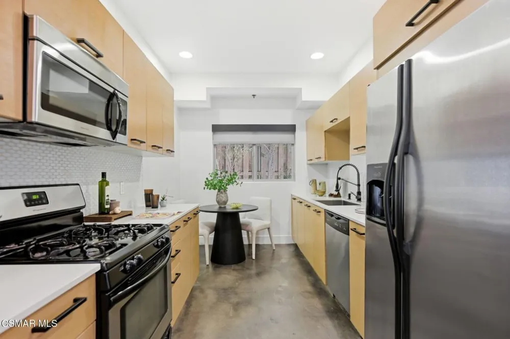 5016 Bakman Avenue #104 North Hollywood, CA 91601
