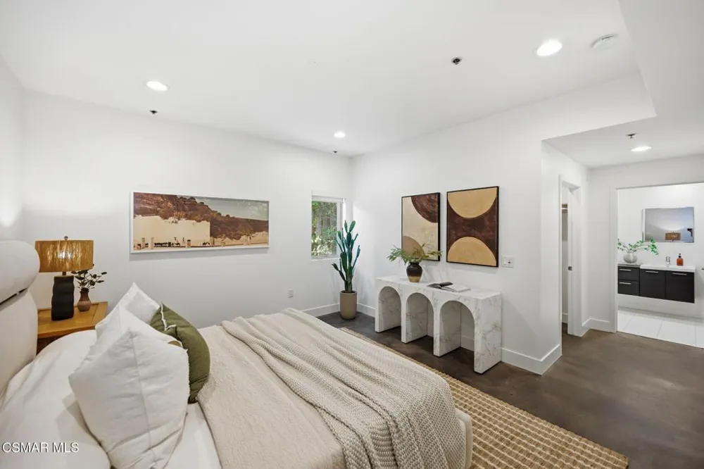 5016 Bakman Avenue #104 North Hollywood, CA 91601
