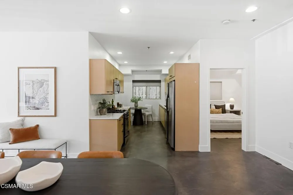 5016 Bakman Avenue #104 North Hollywood, CA 91601