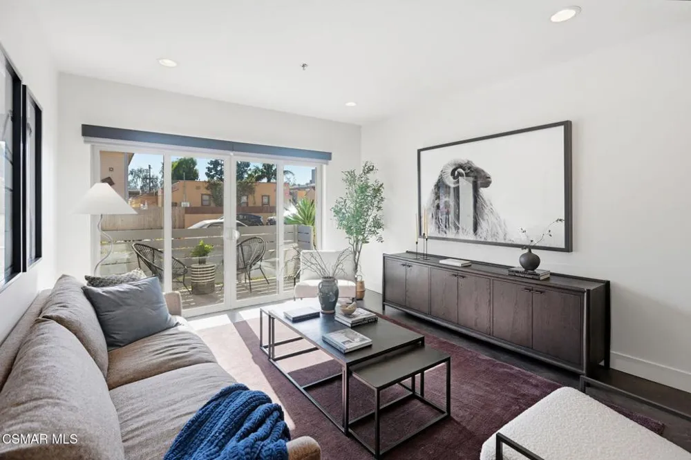 5016 Bakman Avenue #104 North Hollywood, CA 91601