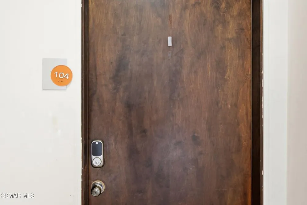 5016 Bakman Avenue #104 North Hollywood, CA 91601