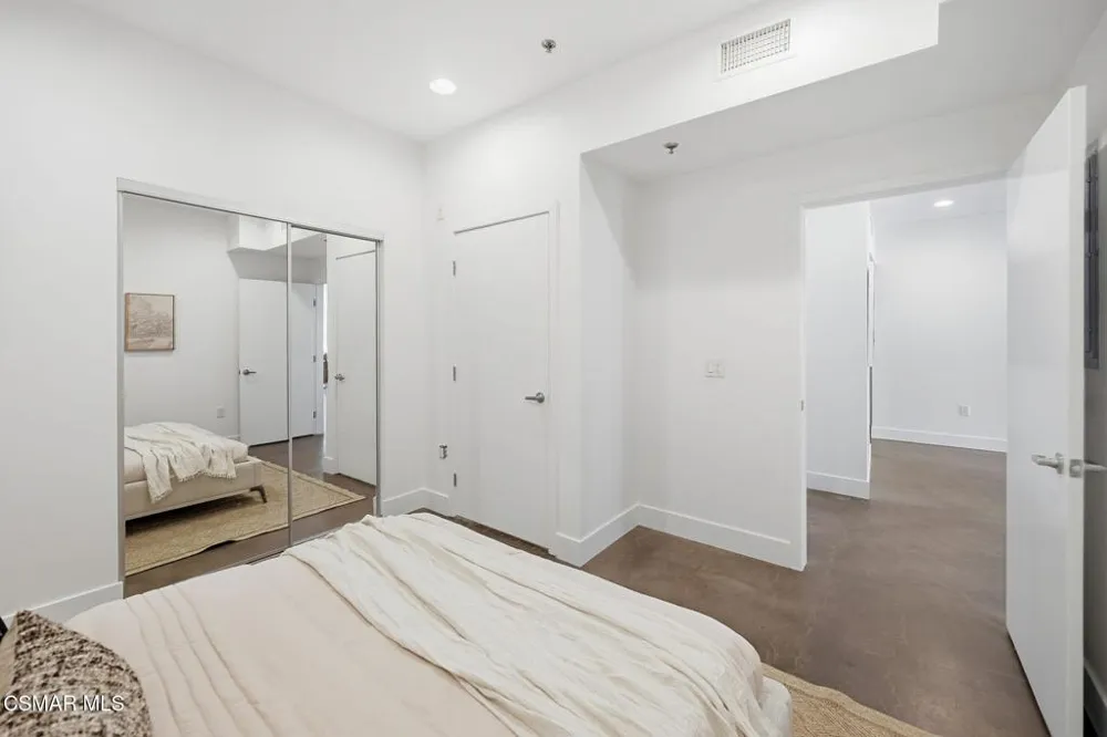 5016 Bakman Avenue #104 North Hollywood, CA 91601