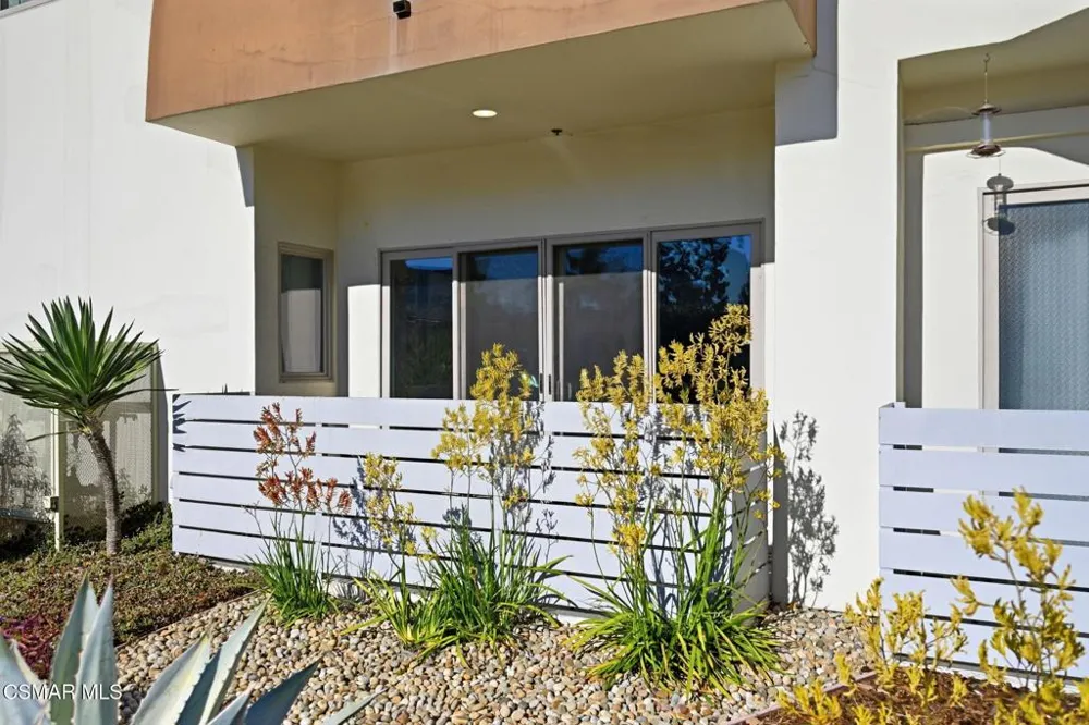 5016 Bakman Avenue #104 North Hollywood, CA 91601