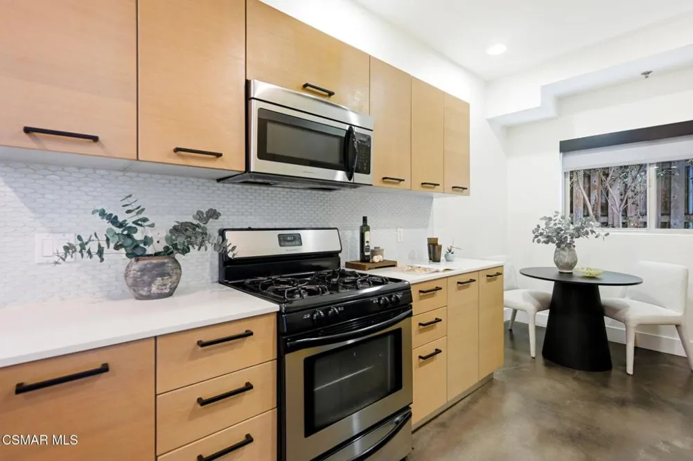5016 Bakman Avenue #104 North Hollywood, CA 91601