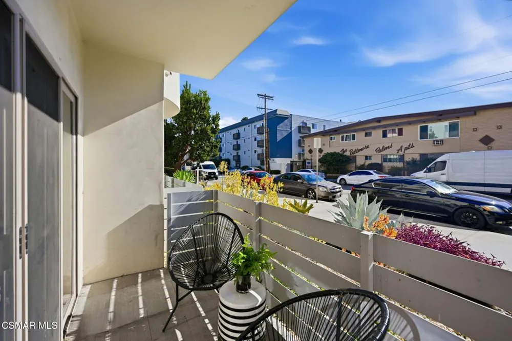 5016 Bakman Avenue #104 North Hollywood, CA 91601