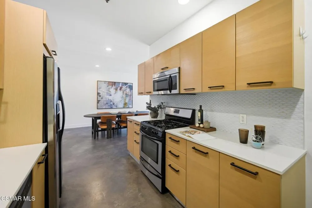 5016 Bakman Avenue #104 North Hollywood, CA 91601