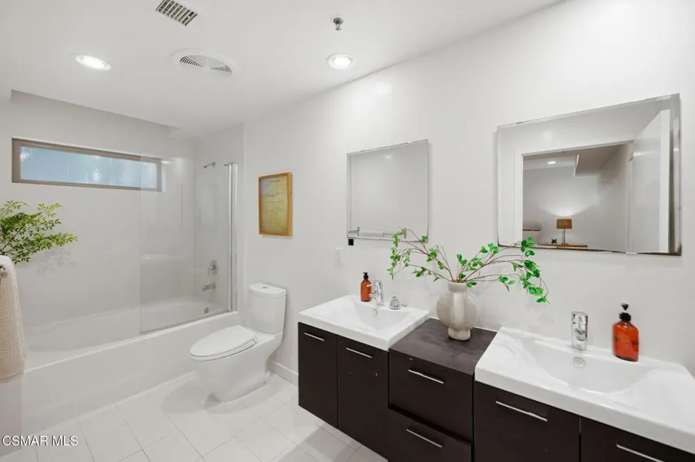 5016 Bakman Avenue #104 North Hollywood, CA 91601