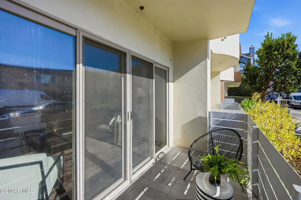 5016 Bakman Avenue #104 North Hollywood, CA 91601