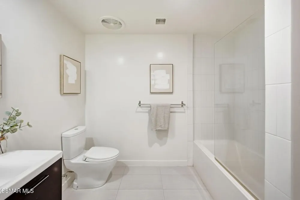 5016 Bakman Avenue #104 North Hollywood, CA 91601