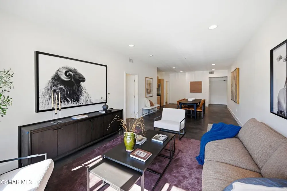 5016 Bakman Avenue #104 North Hollywood, CA 91601