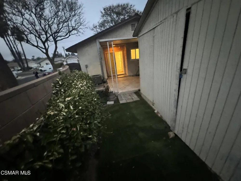 2049 Sebring Street #B Simi Valley, CA 93065