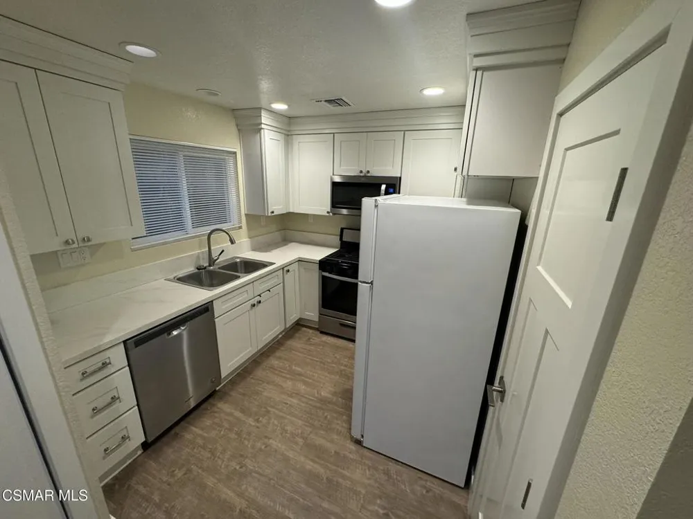 2049 Sebring Street #B Simi Valley, CA 93065