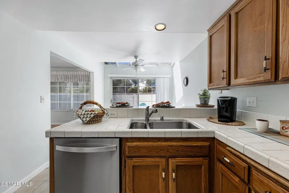 1806 Rory Lane #6 Simi Valley, CA 93063