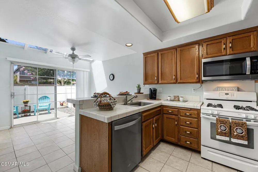 1806 Rory Lane #6 Simi Valley, CA 93063