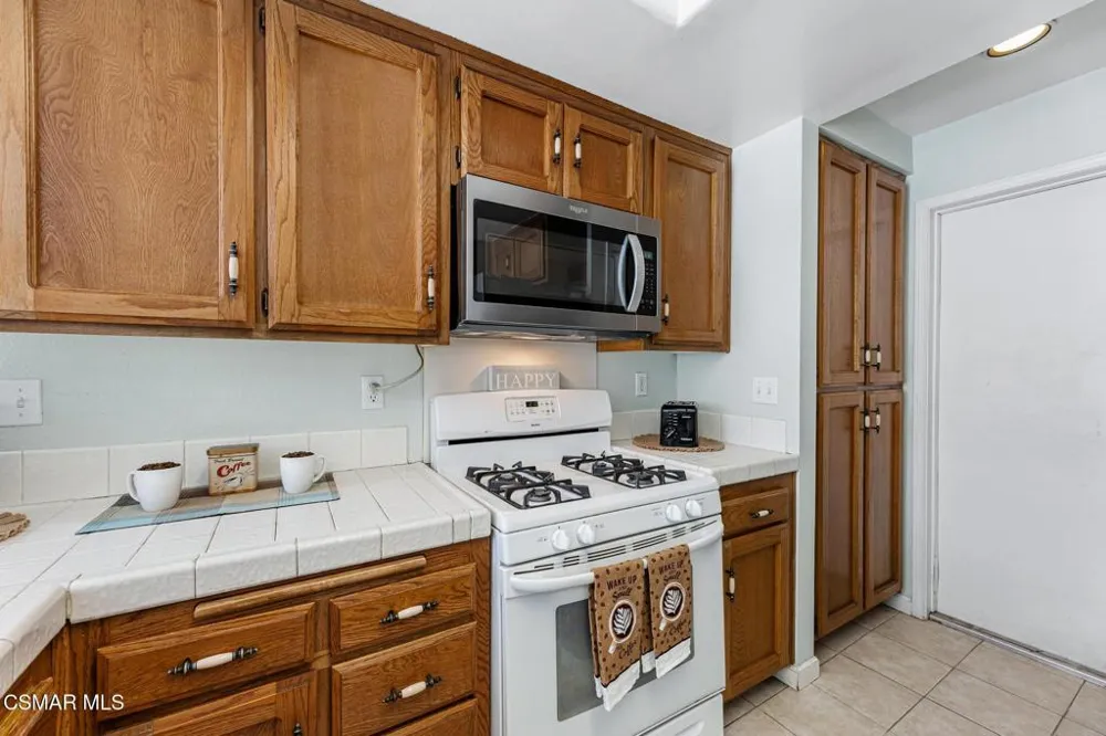 1806 Rory Lane #6 Simi Valley, CA 93063