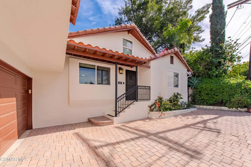 5076 Escobedo Drive Woodland Hills, CA 91364