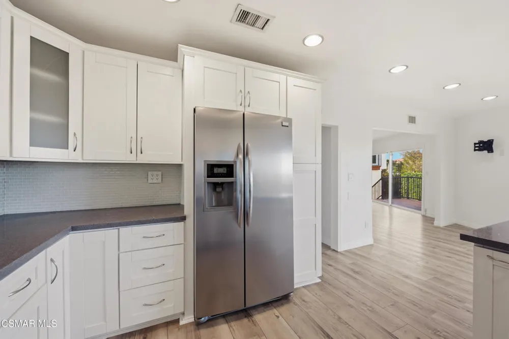 5076 Escobedo Drive Woodland Hills, CA 91364