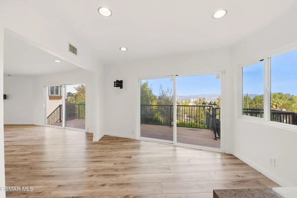 5076 Escobedo Drive Woodland Hills, CA 91364