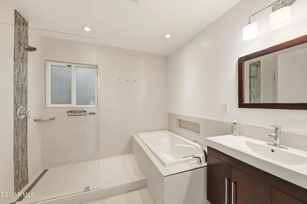 5076 Escobedo Drive Woodland Hills, CA 91364