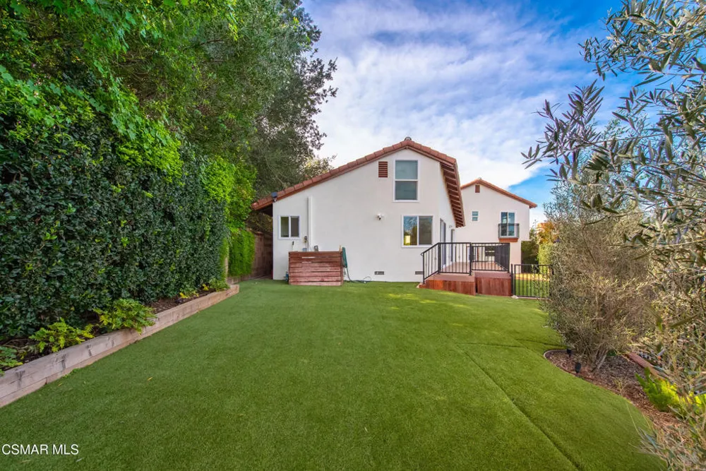 5076 Escobedo Drive Woodland Hills, CA 91364