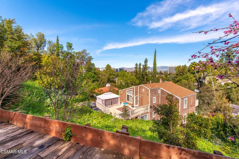 5076 Escobedo Drive Woodland Hills, CA 91364
