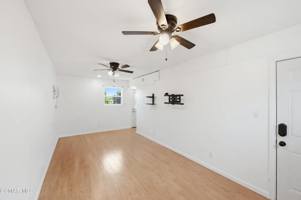 5076 Escobedo Drive Woodland Hills, CA 91364