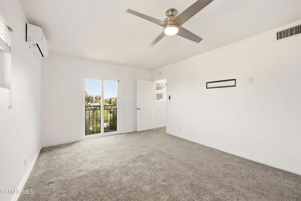 5076 Escobedo Drive Woodland Hills, CA 91364