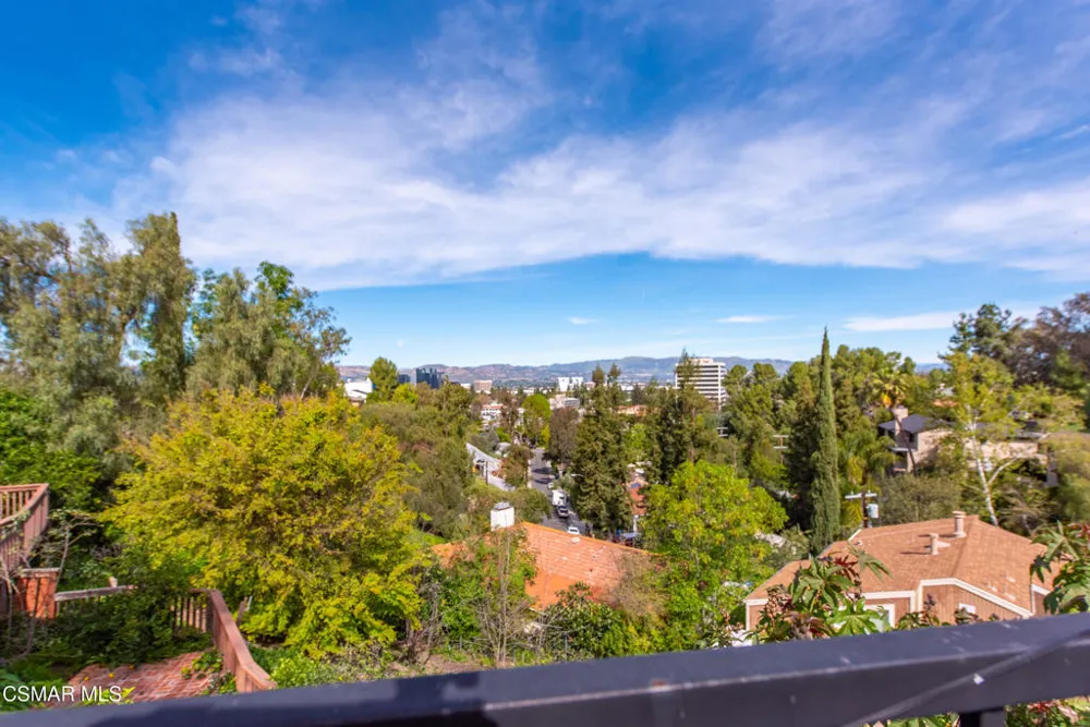 5076 Escobedo Drive Woodland Hills, CA 91364