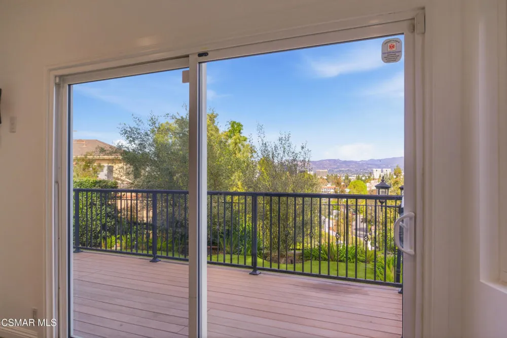 5076 Escobedo Drive Woodland Hills, CA 91364