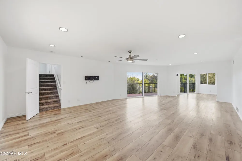 5076 Escobedo Drive Woodland Hills, CA 91364