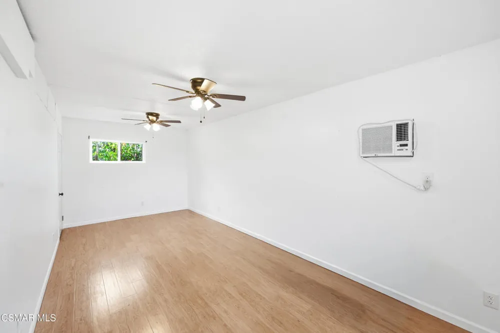 5076 Escobedo Drive Woodland Hills, CA 91364