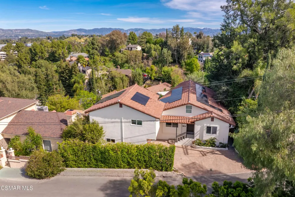 5076 Escobedo Drive Woodland Hills, CA 91364