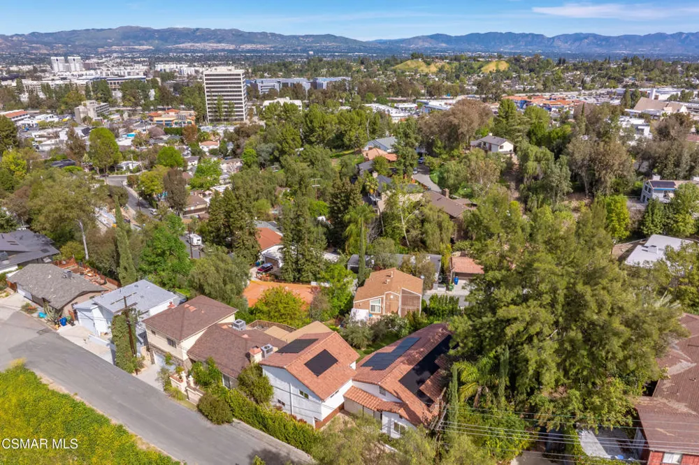 5076 Escobedo Drive Woodland Hills, CA 91364