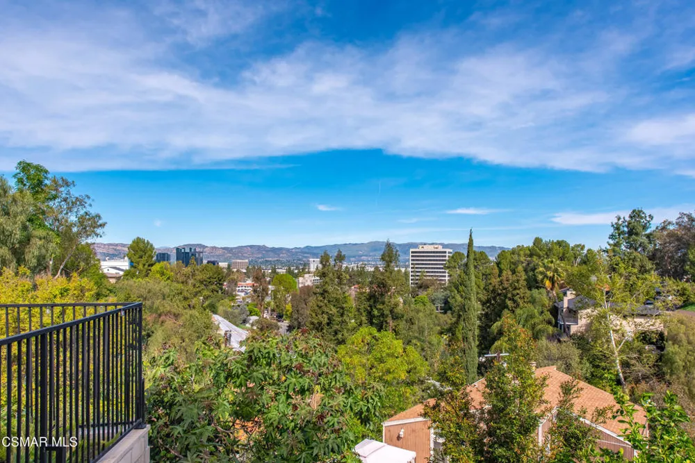 5076 Escobedo Drive Woodland Hills, CA 91364