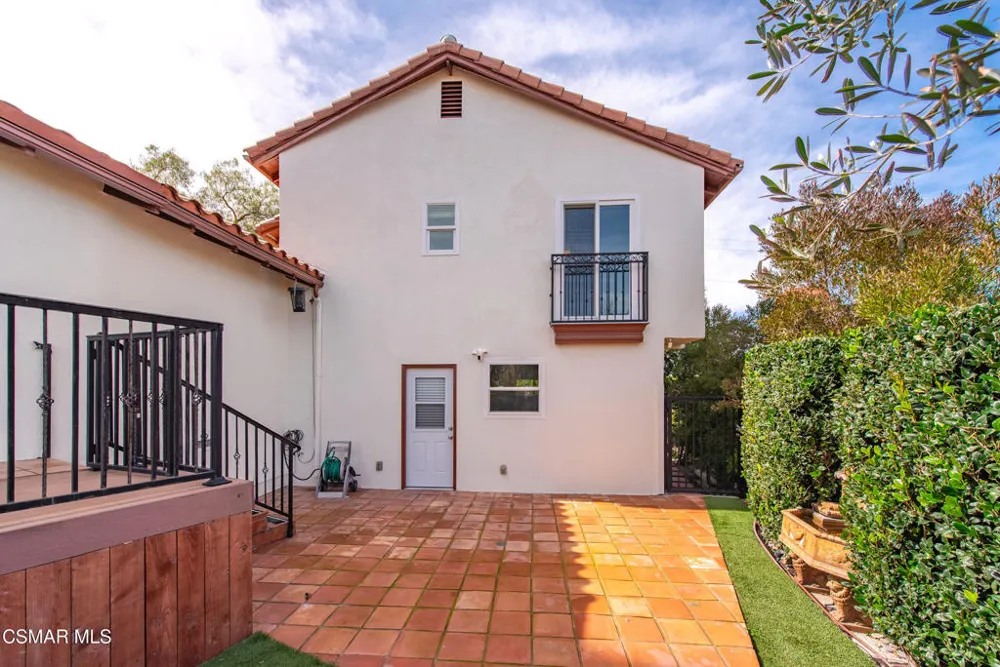 5076 Escobedo Drive Woodland Hills, CA 91364