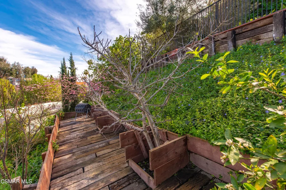 5076 Escobedo Drive Woodland Hills, CA 91364