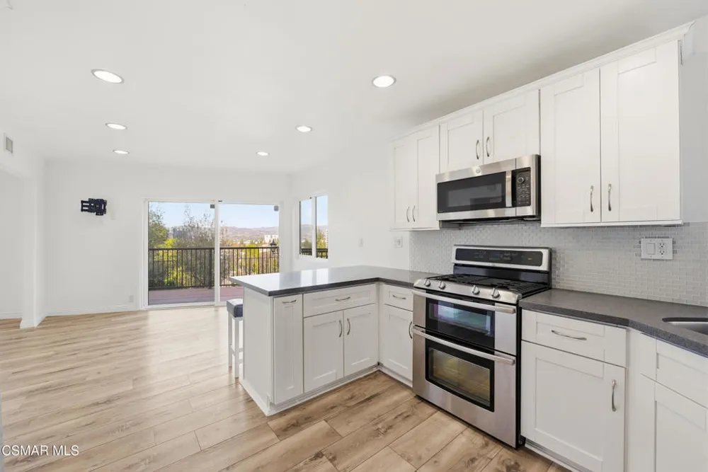 5076 Escobedo Drive Woodland Hills, CA 91364