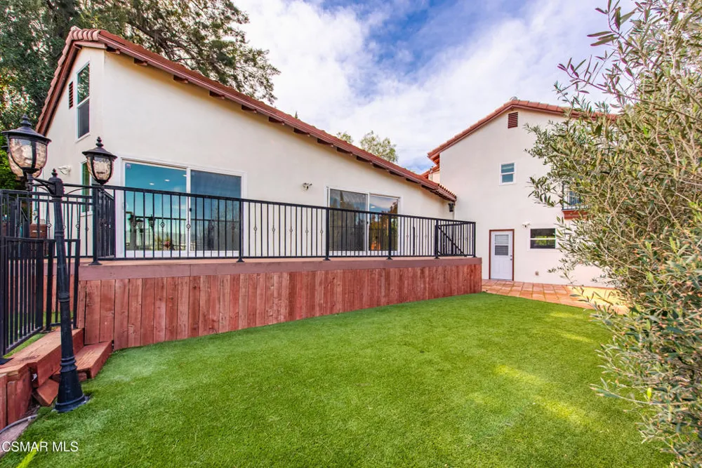 5076 Escobedo Drive Woodland Hills, CA 91364