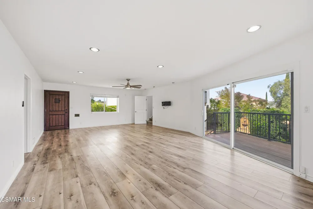 5076 Escobedo Drive Woodland Hills, CA 91364